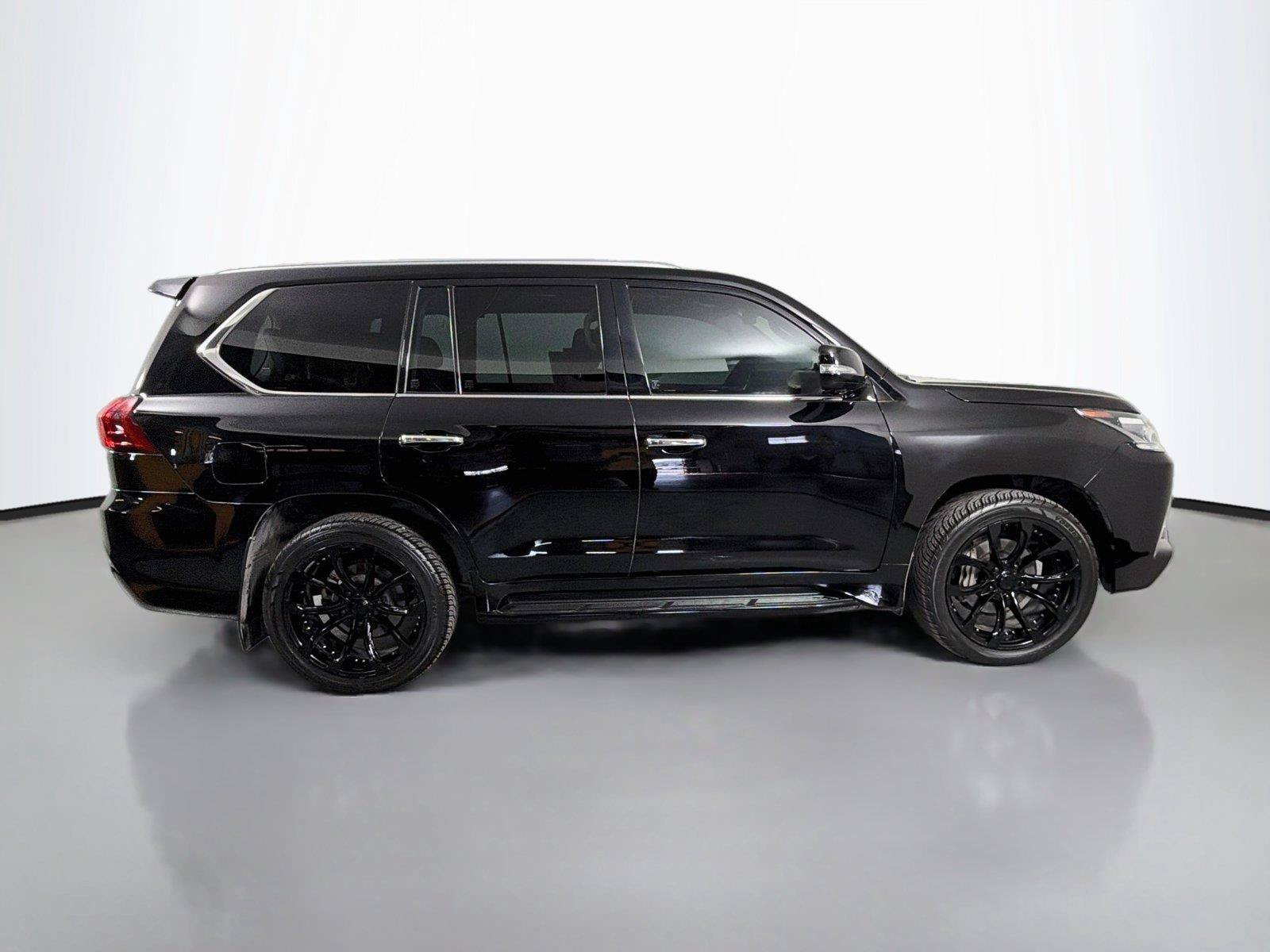 Used 2016 Lexus LX 570 4WD w/ Luxury Package image 4