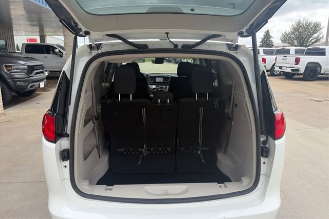 Used 2023 Chrysler Voyager LX FWD image 12