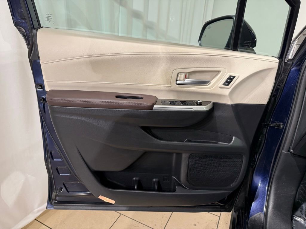 Certified 2023 Toyota Sienna Platinum image 14