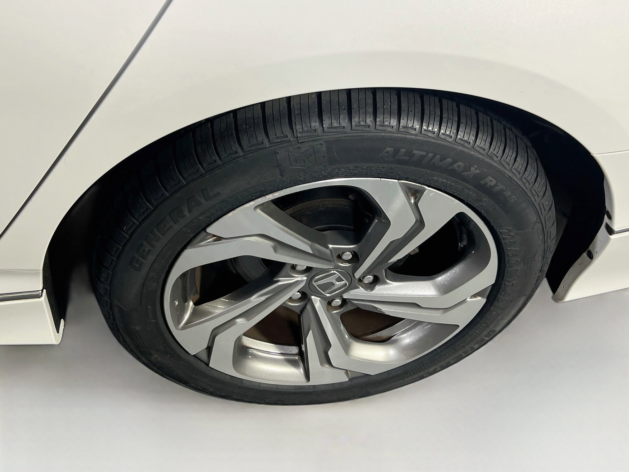 Used 2018 Honda Accord EX image 30