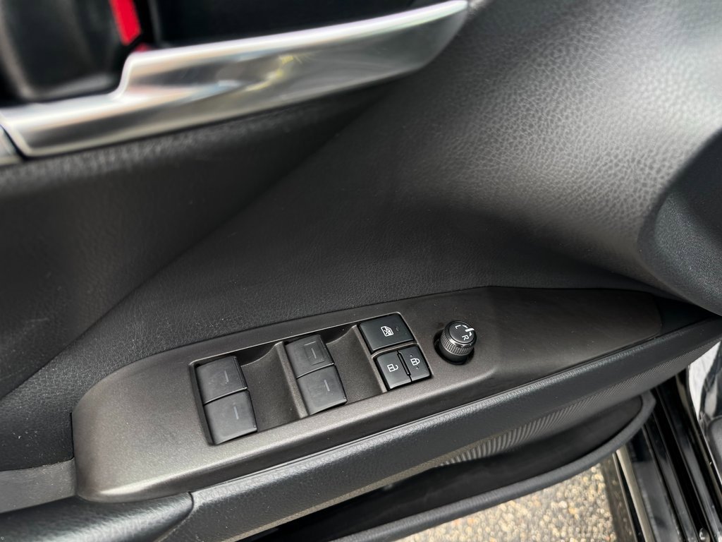 Used 2021 Toyota Camry SE image 12