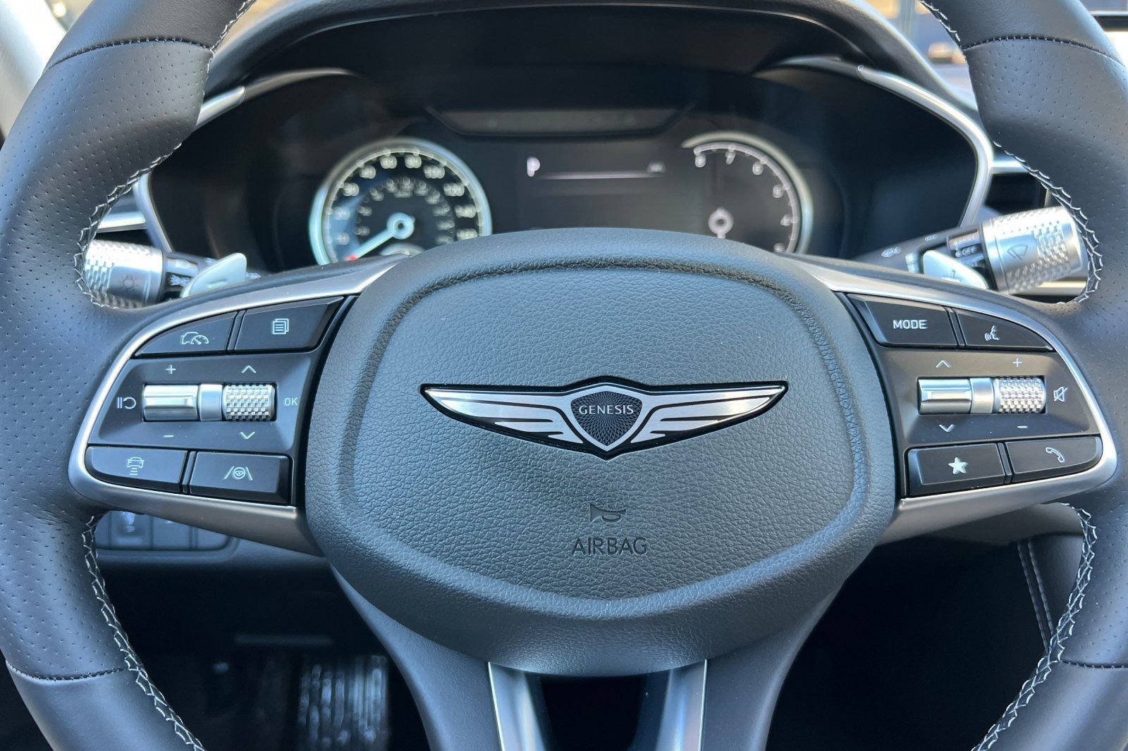Used 2026 Genesis G70 2.5T image 25