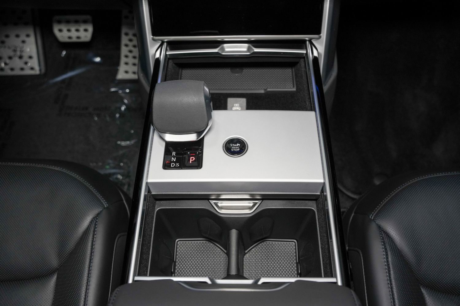 Used 2025 Land Rover Range Rover SE image 46