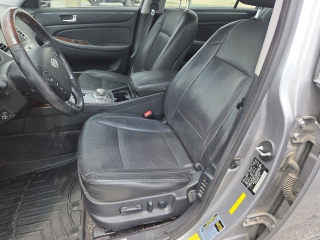 Used 2011 Hyundai Genesis 4.6 RWD image 14