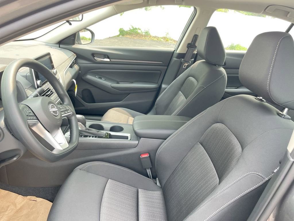 Used 2025 Nissan Altima 2.5 SV image 19