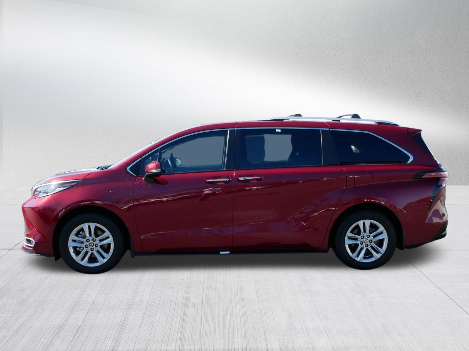 Certified 2023 Toyota Sienna Limited FWD image 4