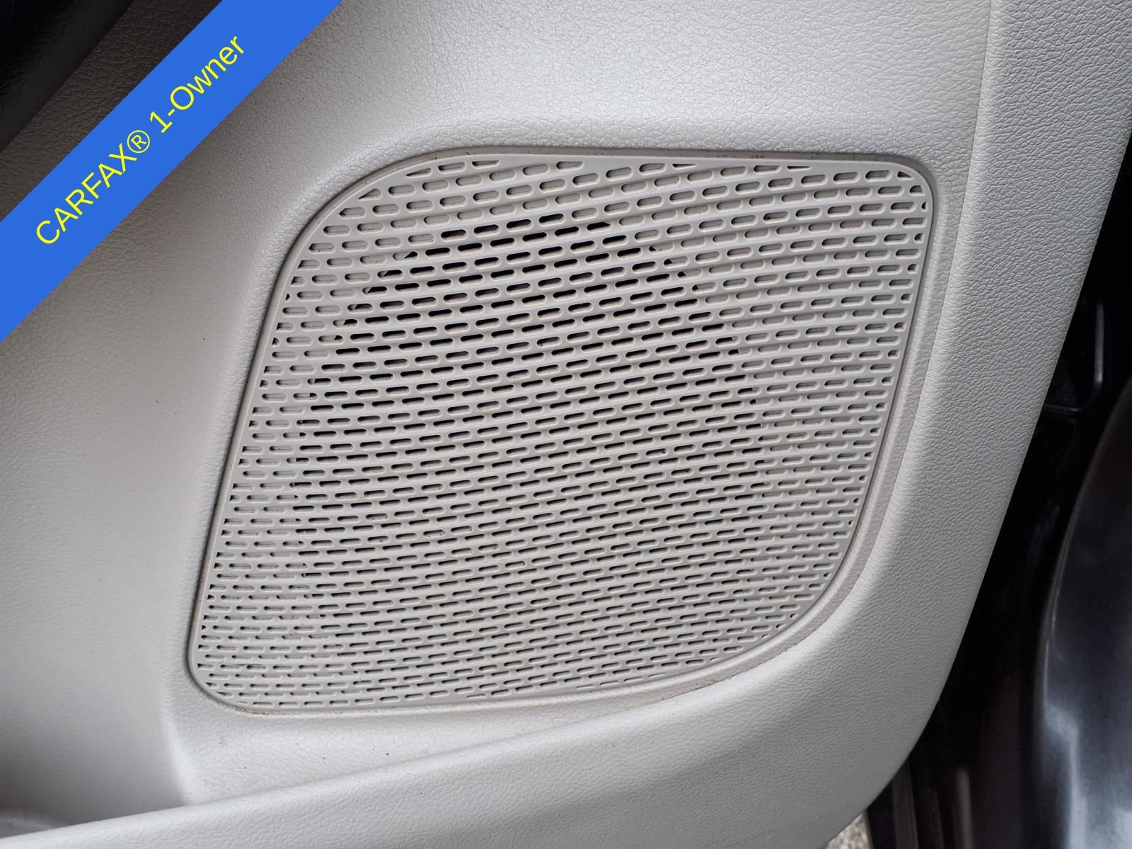Used 2018 Chrysler Pacifica Touring-L FWD image 15