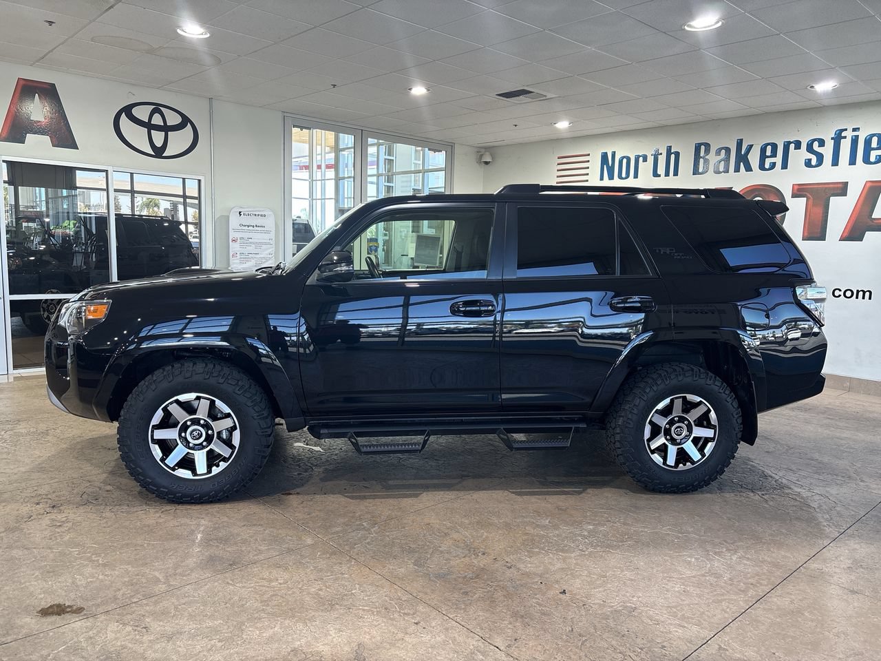 Certified 2024 Toyota 4Runner TRD Off-Road Premium w/ Moonroof Package AWD/4WD image 7