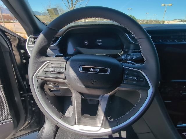 Used 2024 Jeep Grand Cherokee Limited w/ Luxury Tech Group II image 14