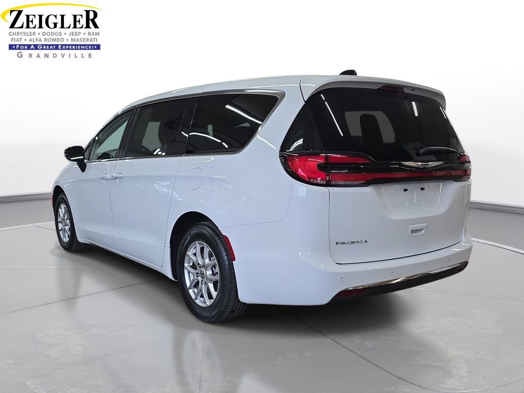 Certified 2024 Chrysler Pacifica Touring-L FWD image 7