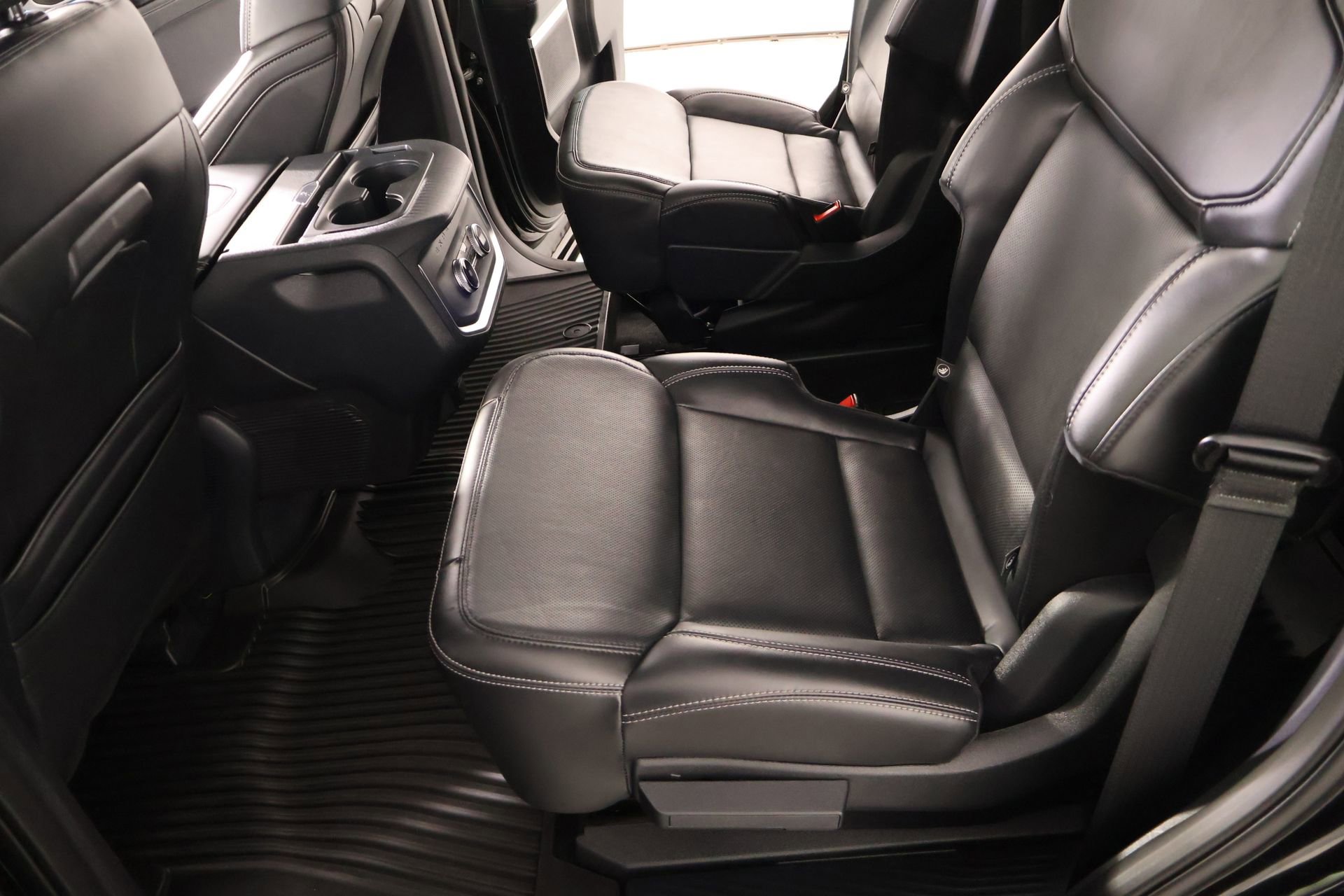 Used 2025 Ford Expedition Platinum w/ Stealth Performance Package AWD/4WD image 13