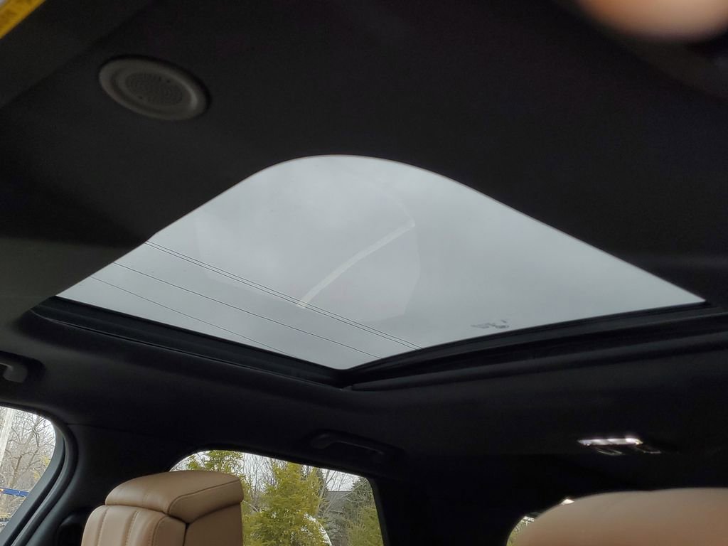 New 2026 Land Rover Discovery Dynamic SE image 8