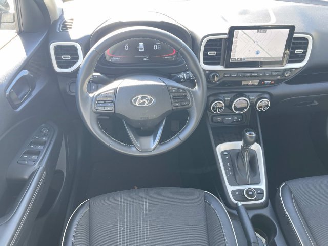 Certified 2025 Hyundai Venue Limited FWD image 13
