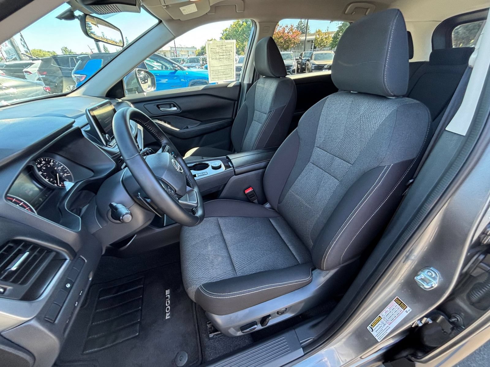 Used 2025 Nissan Rogue SV AWD/4WD image 38