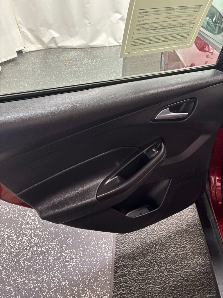 Used 2014 Ford Focus SE w/ SE Sport Package FWD image 23