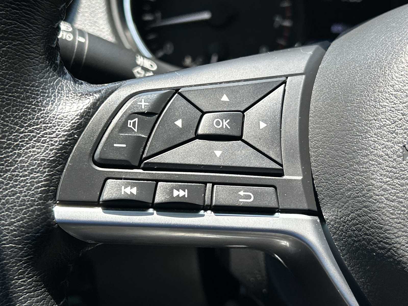 Used 2020 Nissan Rogue SV AWD/4WD image 14