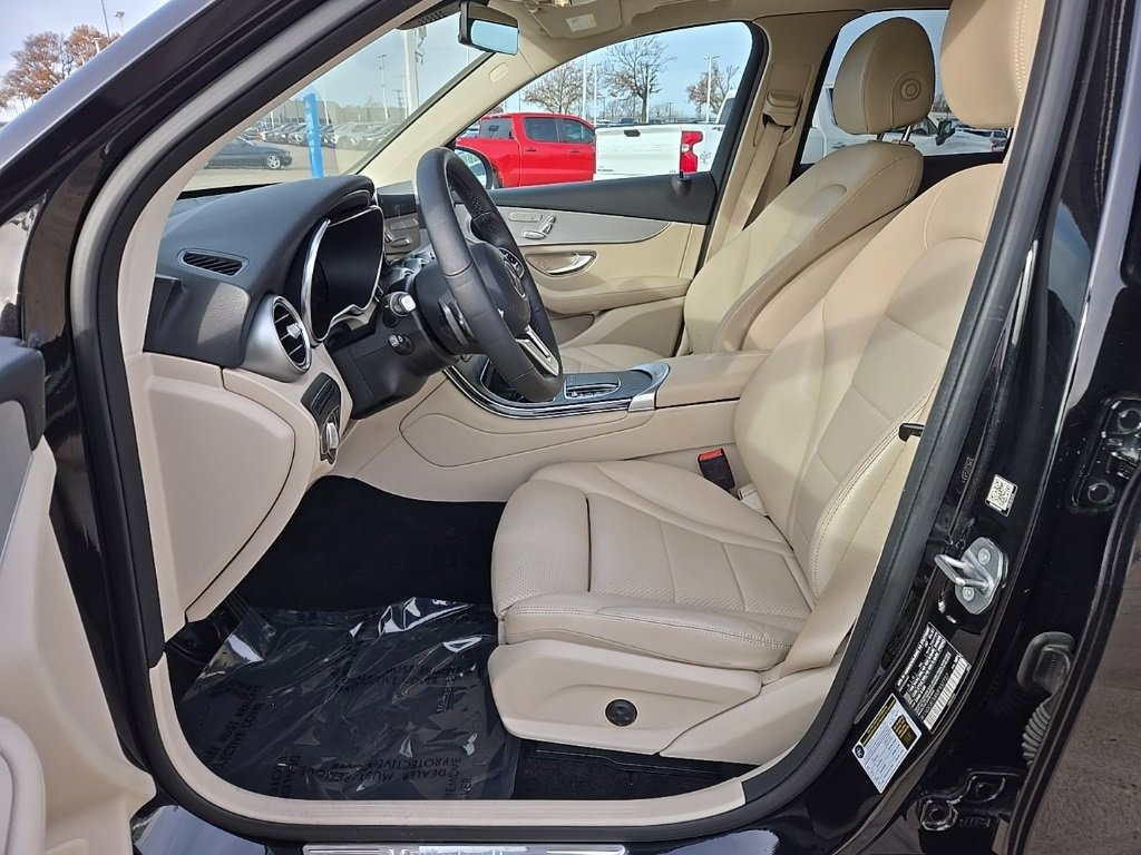 Used 2021 Mercedes-Benz GLC 300 4MATIC image 11