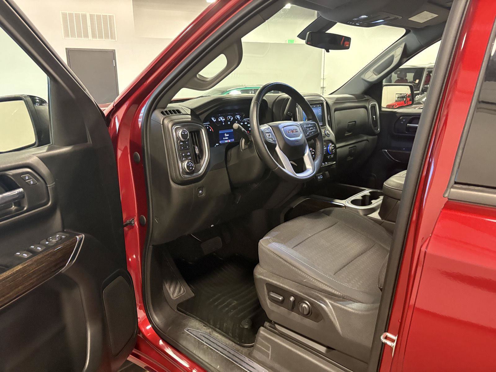 Used 2022 GMC Sierra 1500 Elevation w/ Driver Alert Package I AWD/4WD image 11