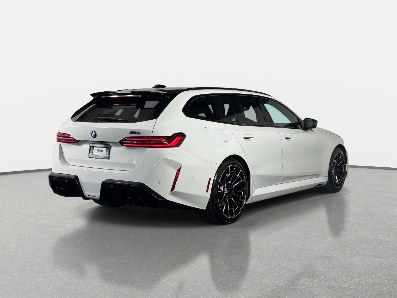 Used 2025 BMW M5 Touring AWD/4WD image 3