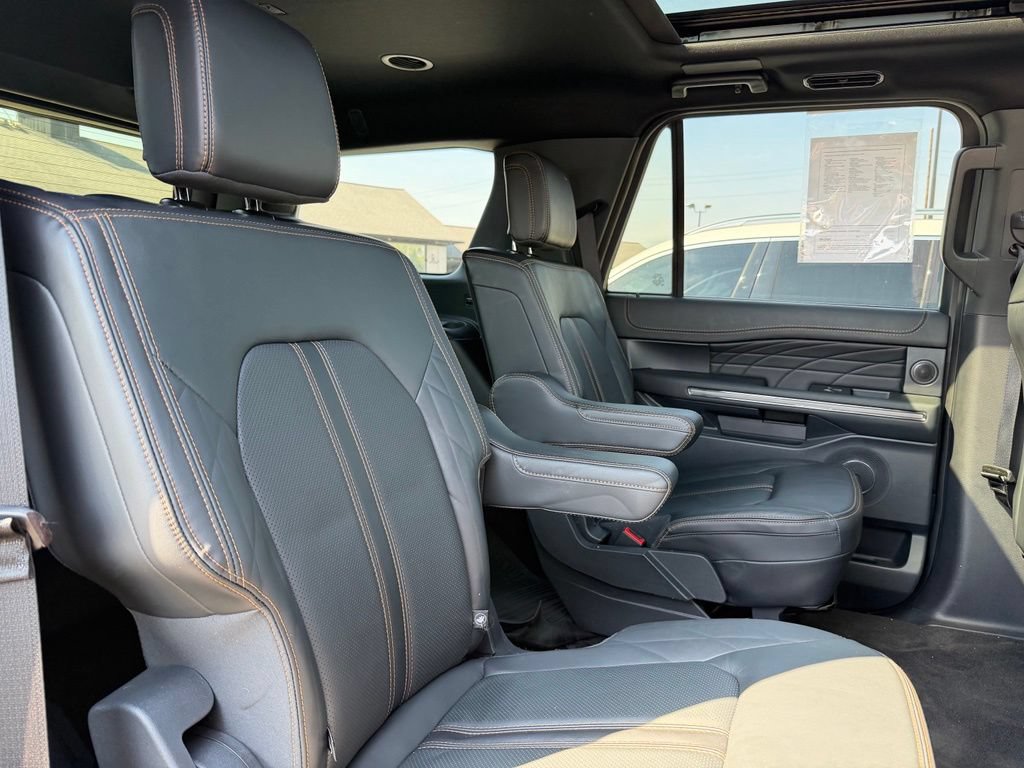 Used 2023 Ford Expedition Platinum AWD/4WD image 29