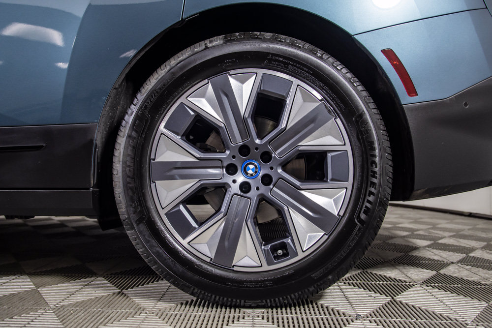 Used 2024 BMW iX xDrive50 w/ Premium Package AWD/4WD image 44