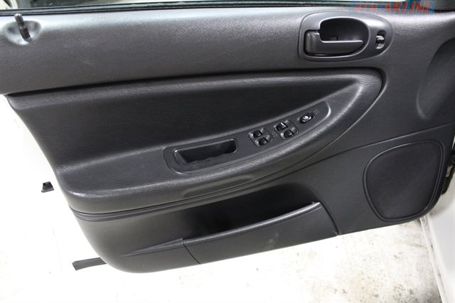 Used 2004 Dodge Stratus SE image 8