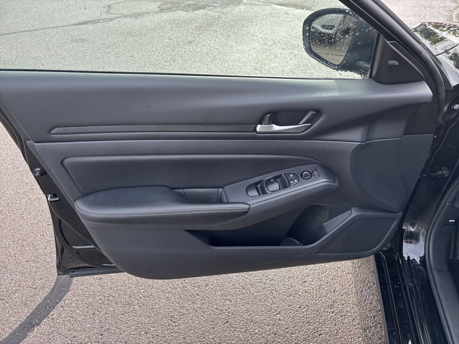 Used 2025 Nissan Altima 2.5 SV FWD image 22