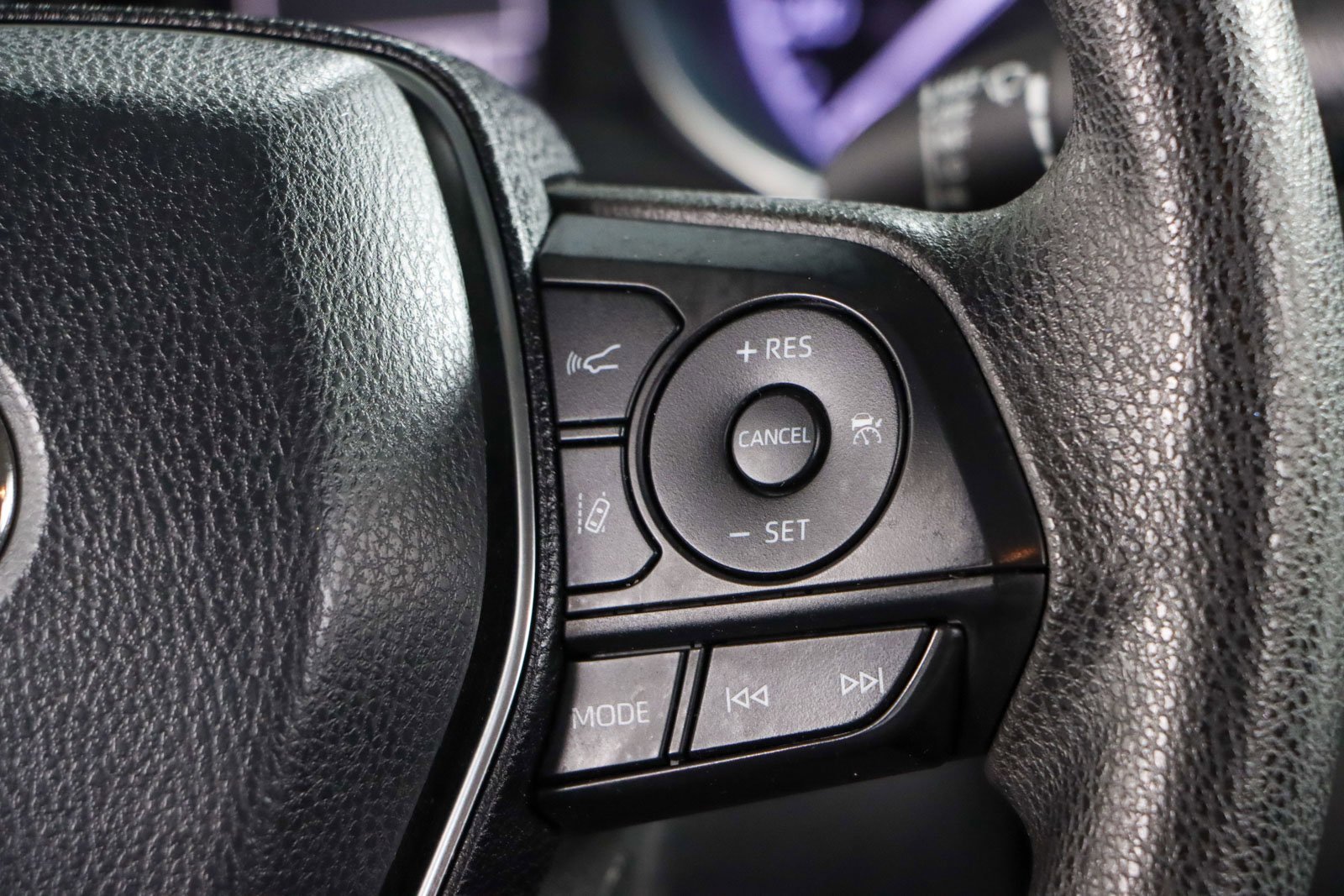 Used 2020 Toyota Camry LE image 14