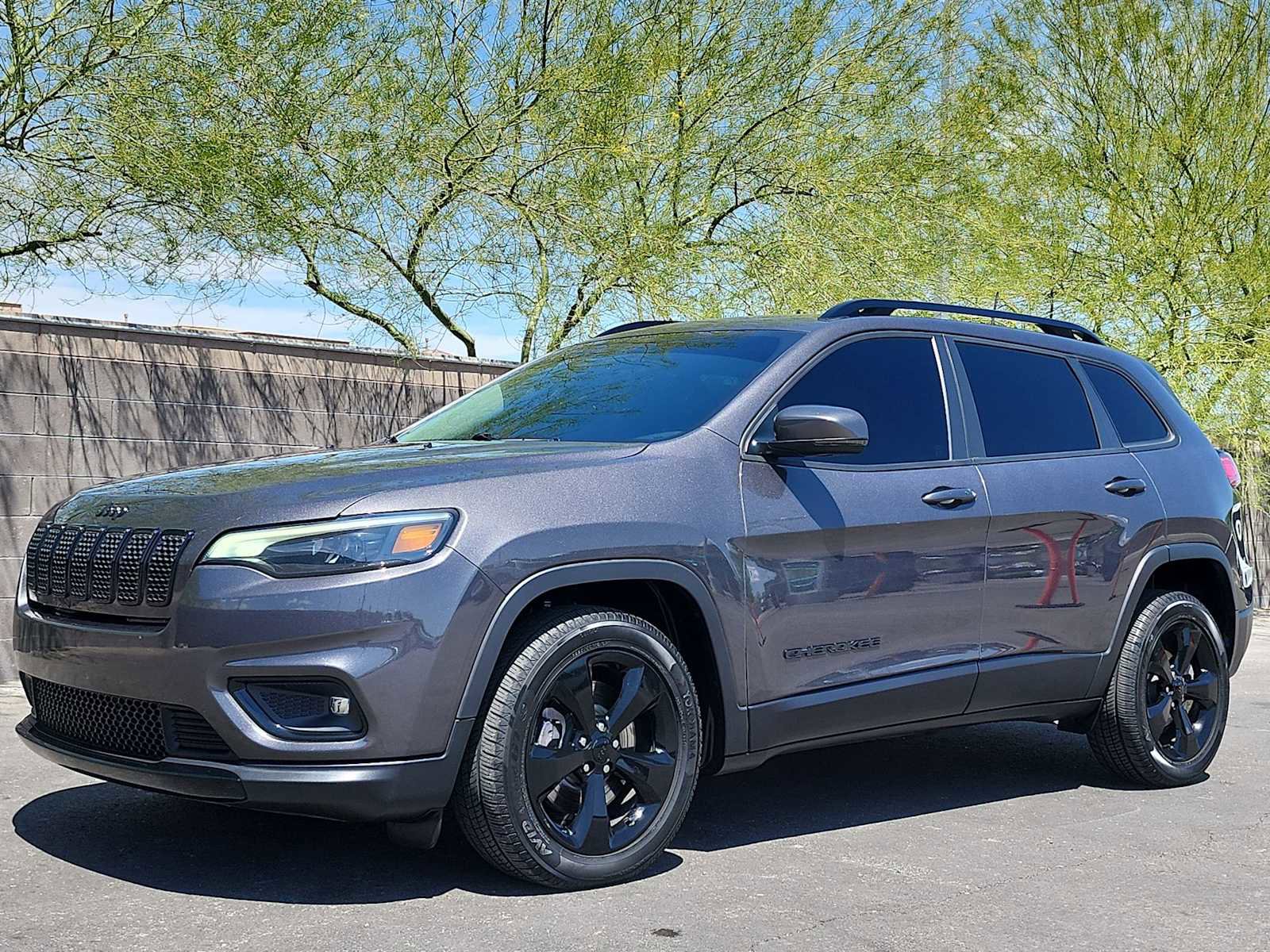 Used 2019 Jeep Cherokee Latitude Plus FWD image 5