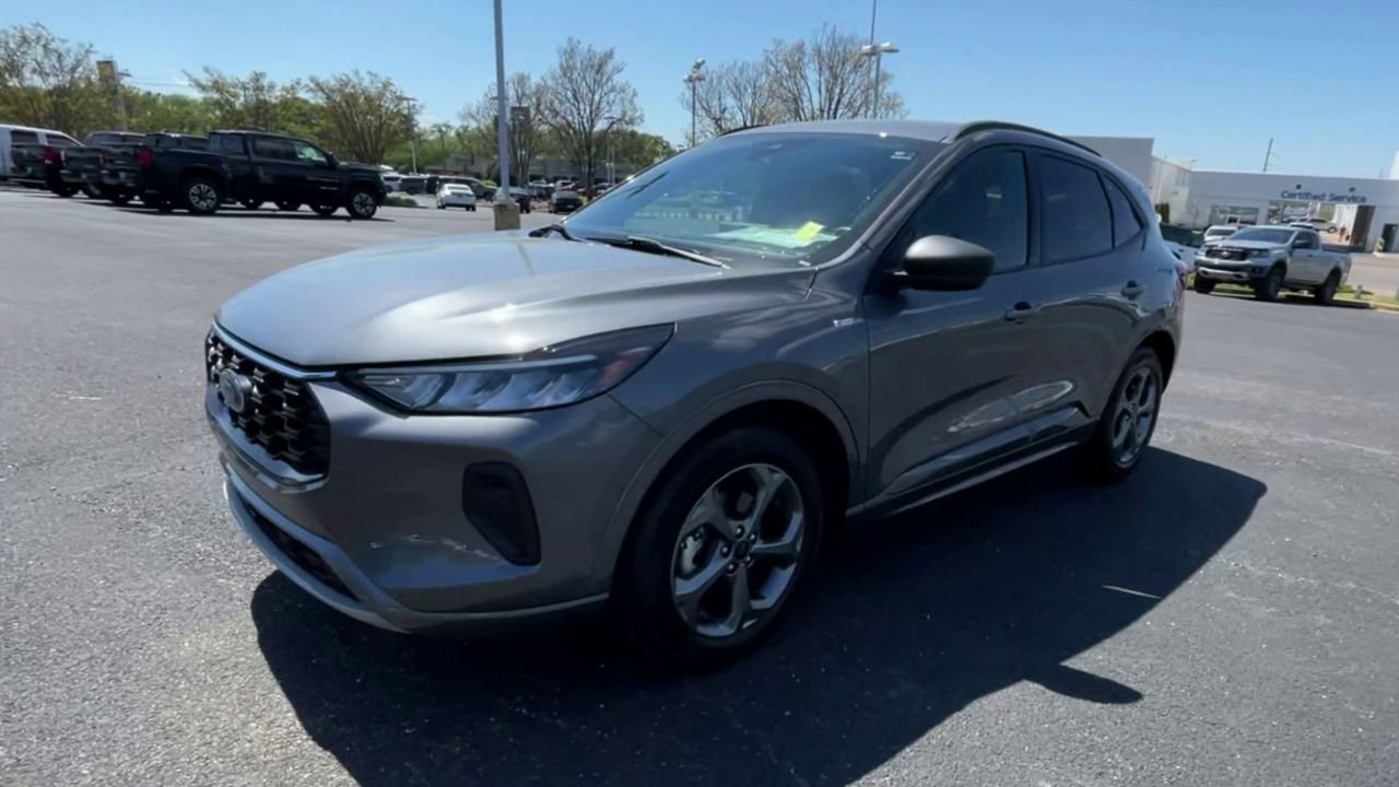 Used 2024 Ford Escape ST-Line w/ Tech Pack #1 FWD image 4