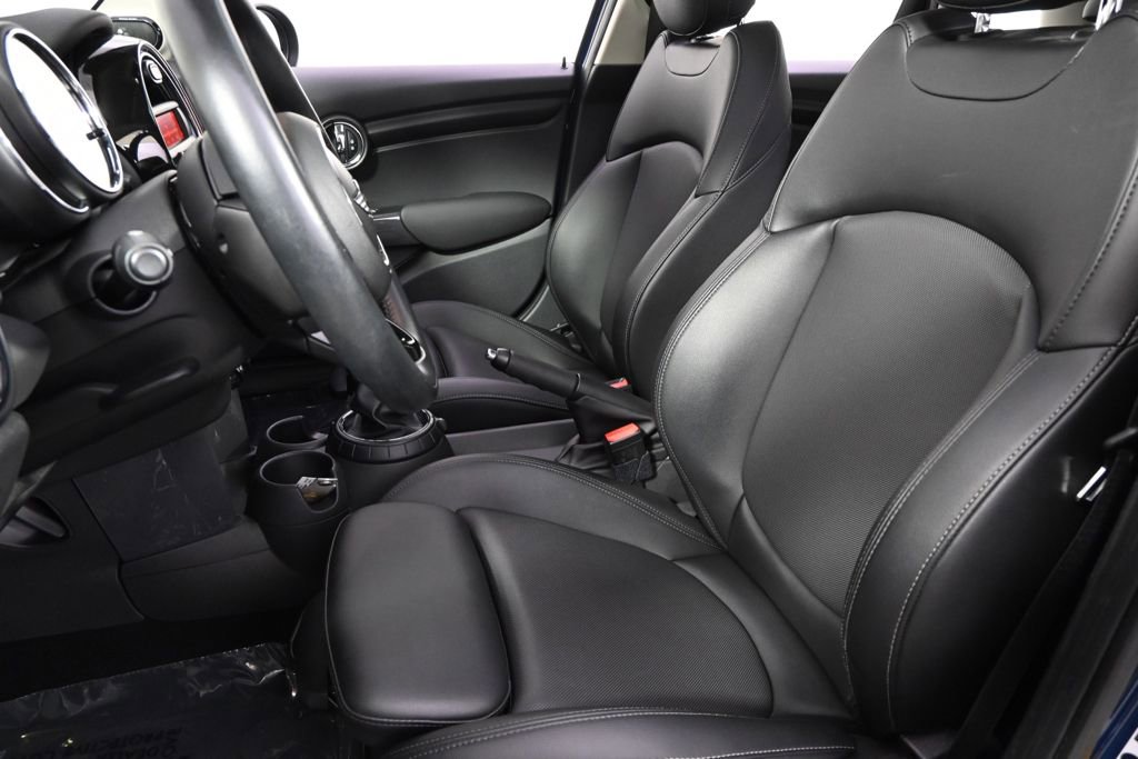 Used 2016 MINI Cooper 4-Door Hardtop image 13