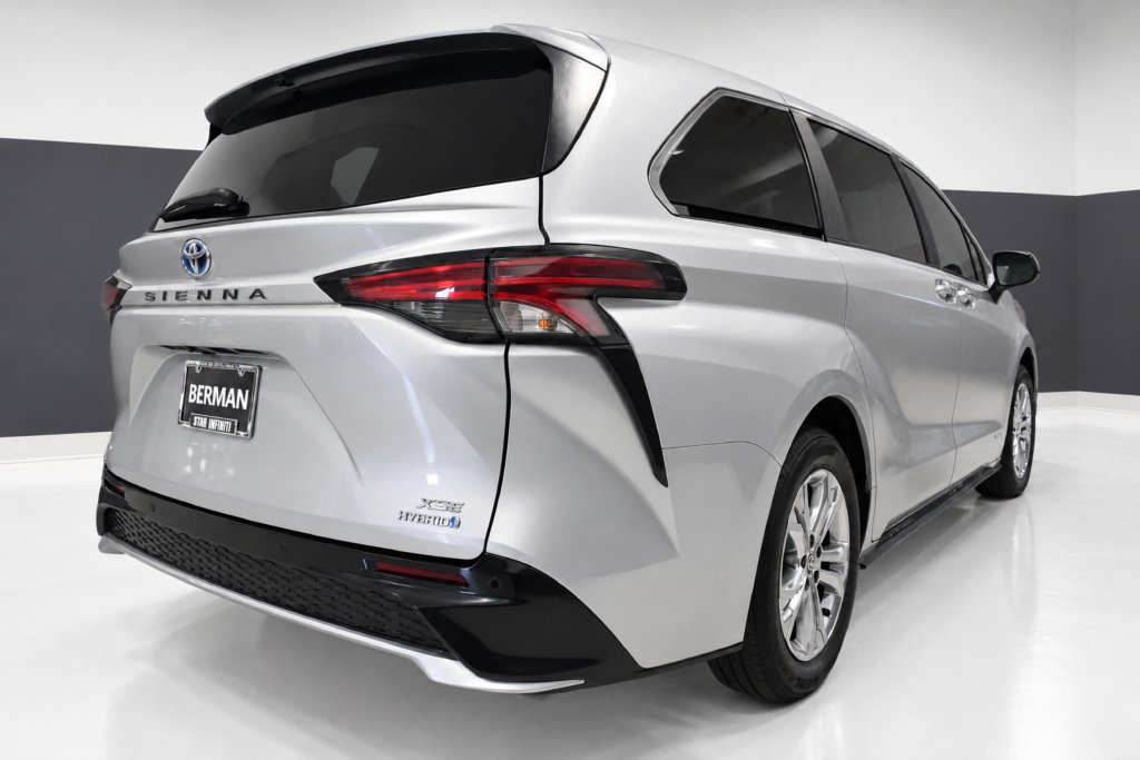 Used 2021 Toyota Sienna XSE AWD/4WD image 8