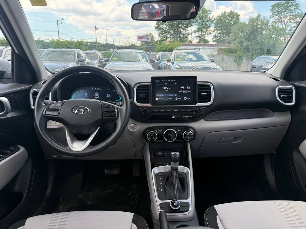 Used 2025 Hyundai Venue SEL FWD image 19