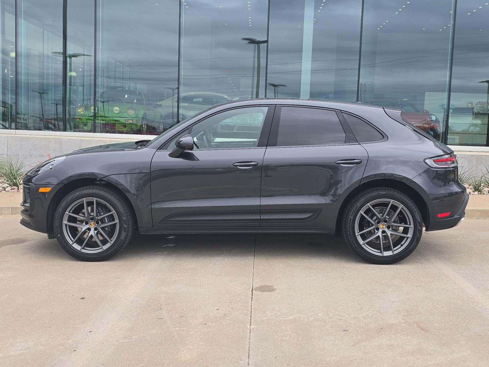 New 2026 Porsche Macan AWD/4WD image 2