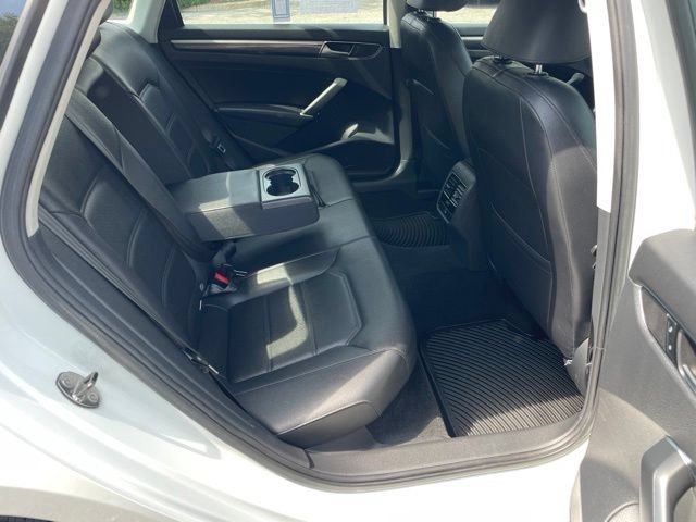 Used 2016 Volkswagen Passat 1.8T SE w/ Lighting Package (P06) FWD image 14