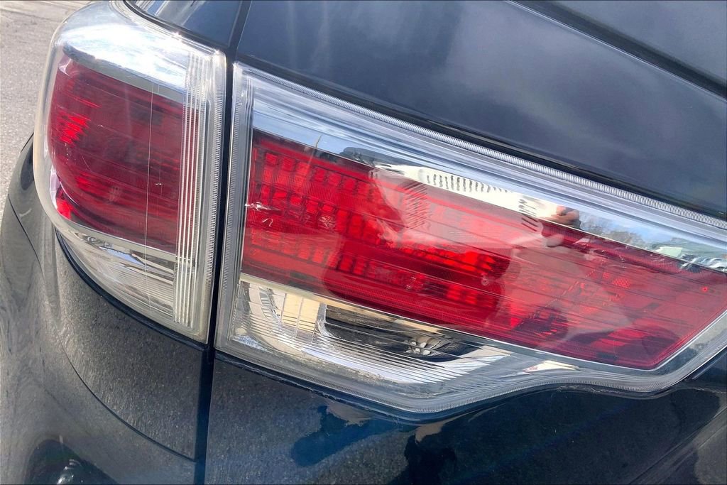 Used 2015 Toyota Highlander LE image 27
