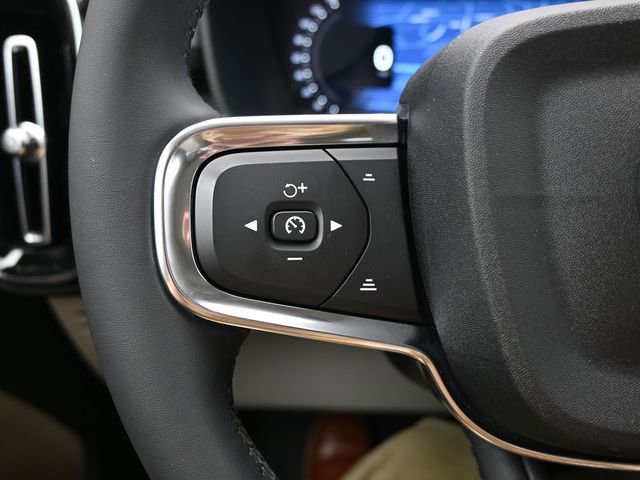Used 2023 Volvo XC40 B5 Ultimate w/ Climate Package image 25