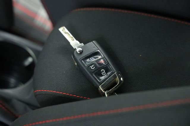 Used 2019 Volkswagen Golf 4-Door image 34