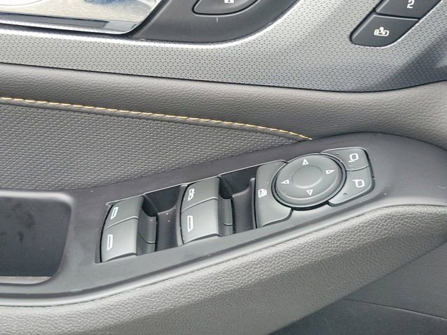 Used 2019 Chevrolet Traverse Premier w/ Driver Confidence II Package FWD image 31