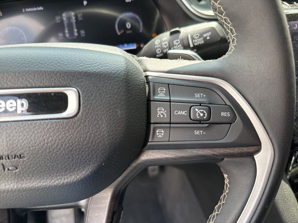 Used 2023 Jeep Grand Cherokee Limited image 31