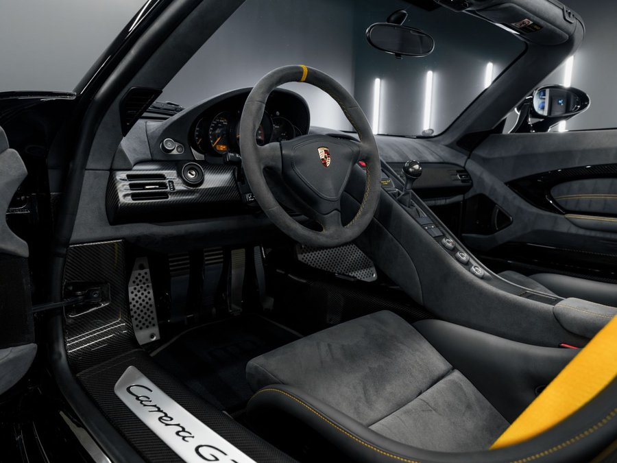 Used 2005 Porsche Carrera GT RWD image 13