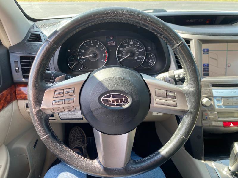 Used 2011 Subaru Outback 2.5i Limited image 2
