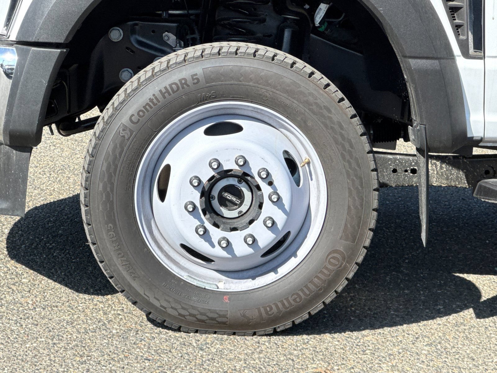 Used 2024 Ford F550 4x4 Regular Cab Super Duty image 26
