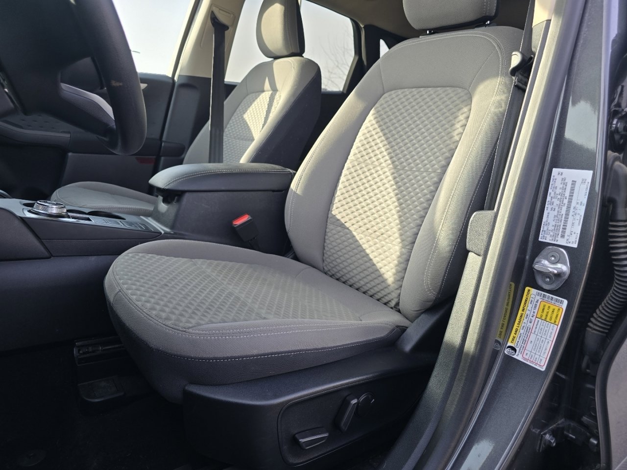 Used 2020 Ford Escape SE image 13