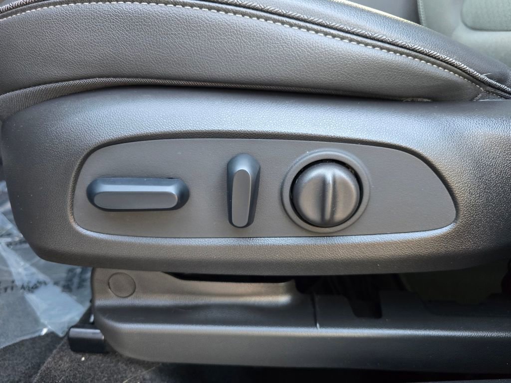 Certified 2023 Buick Encore GX Select w/ Sport Touring Package image 17