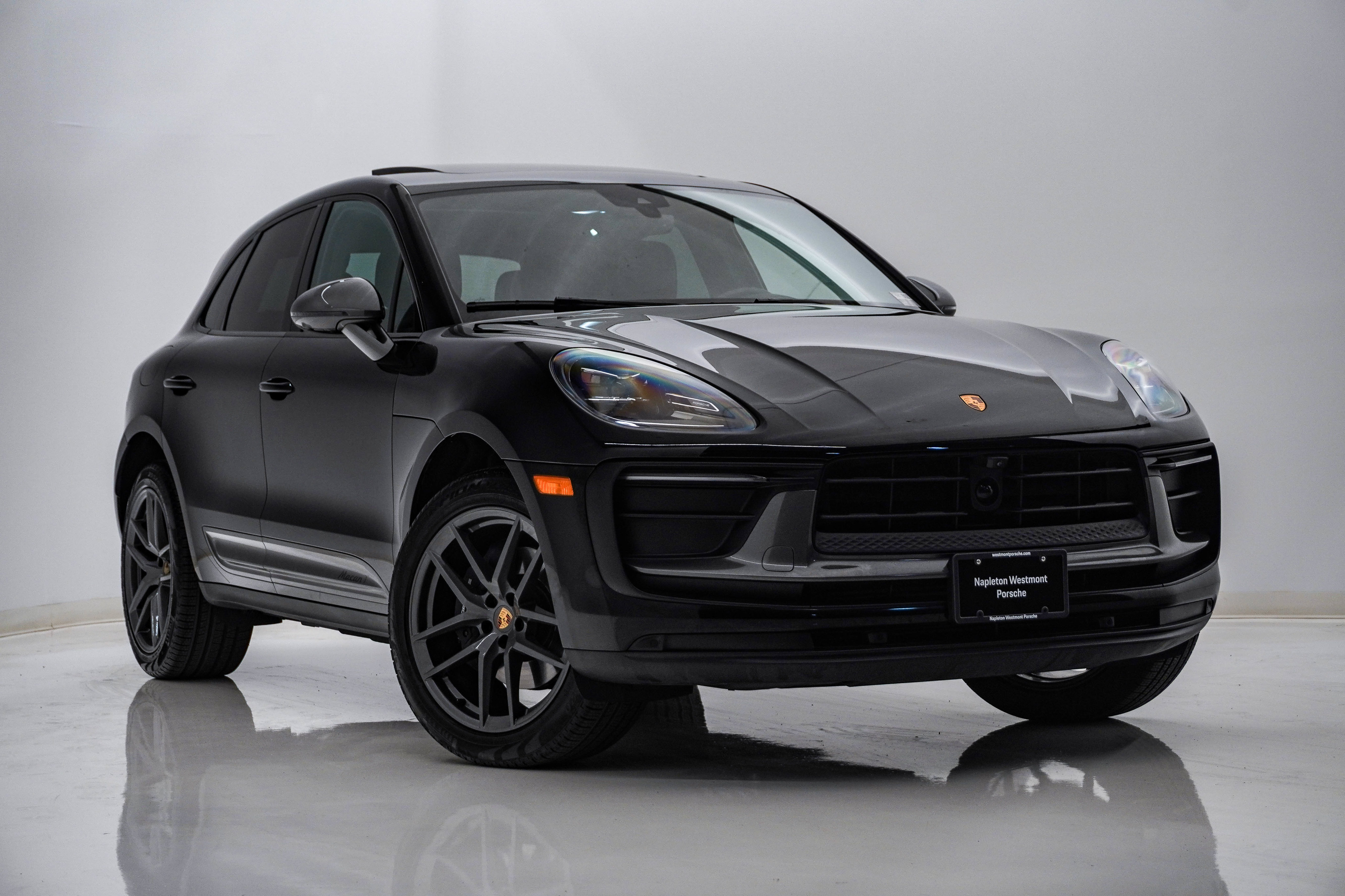 Certified 2026 Porsche Macan Turbo AWD/4WD image 8