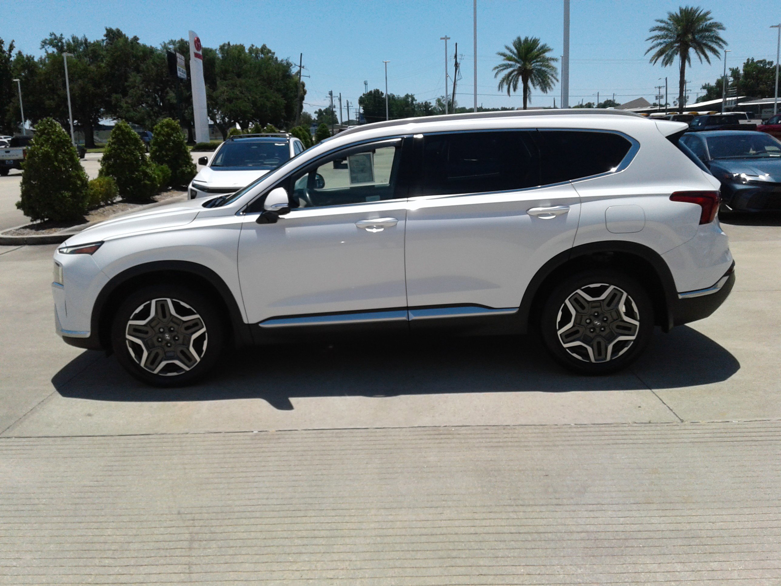 Used 2022 Hyundai Santa Fe Limited FWD image 4