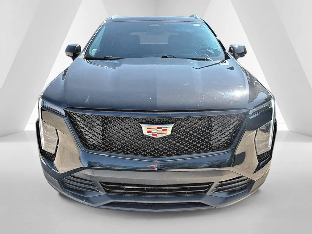 Used 2024 Cadillac XT4 Luxury w/ Cold Weather Package AWD/4WD image 2