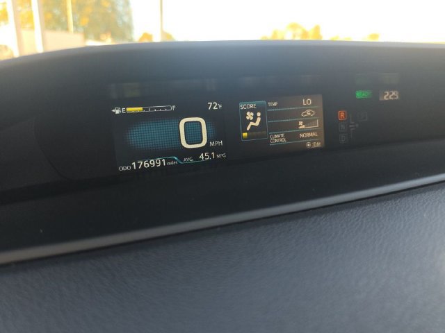 Used 2020 Toyota Prius L Eco w/ Carpet Mat Package FWD image 16