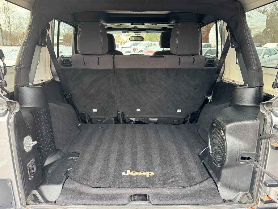 Used 2013 Jeep Wrangler Unlimited Sahara w/ Connectivity Group image 17